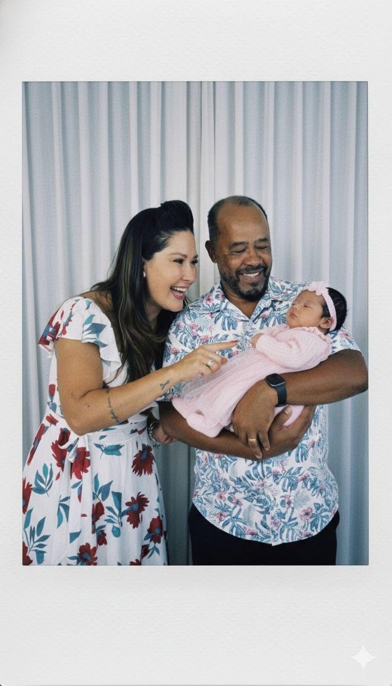 Ari Alves com sua esposa e a neta