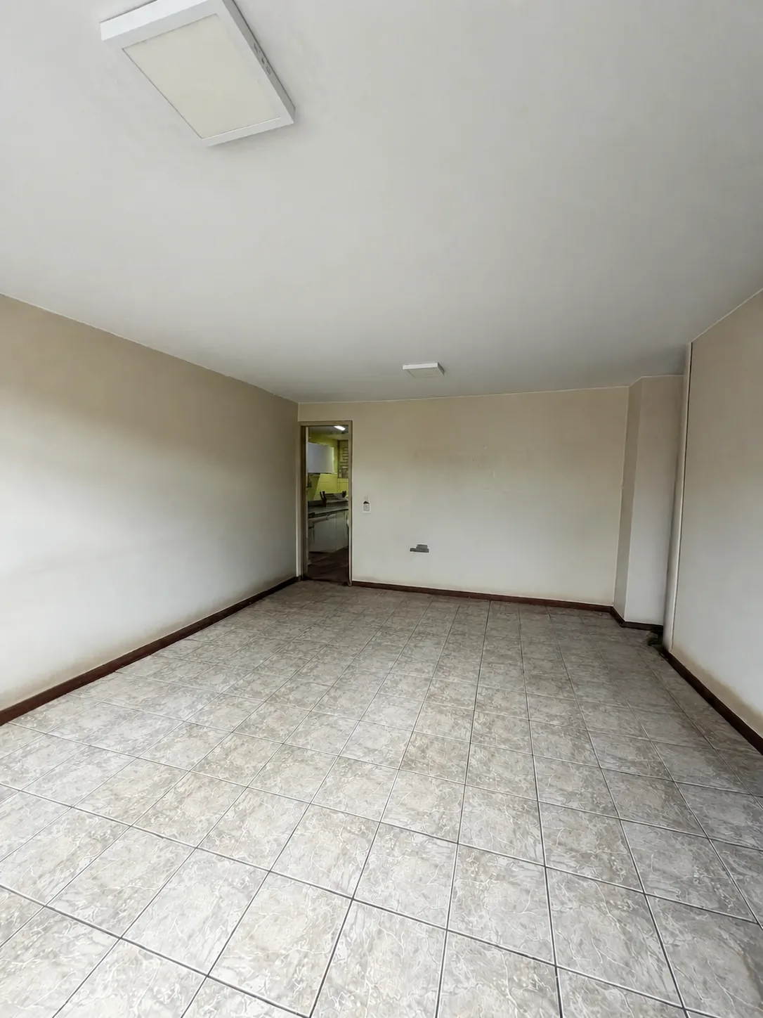 Sala vista em direção à cozinha